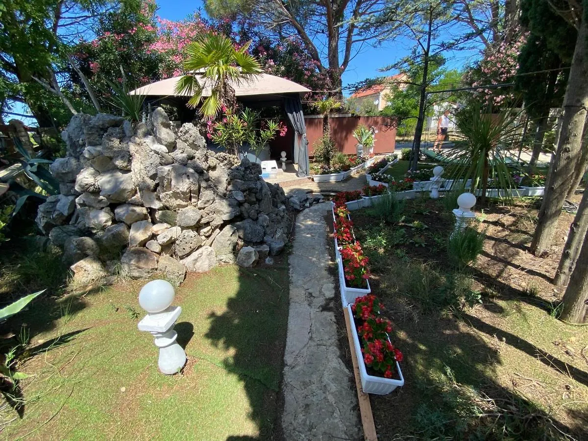 Apartments And Bungalows Vila Dalibor 0*, Nin