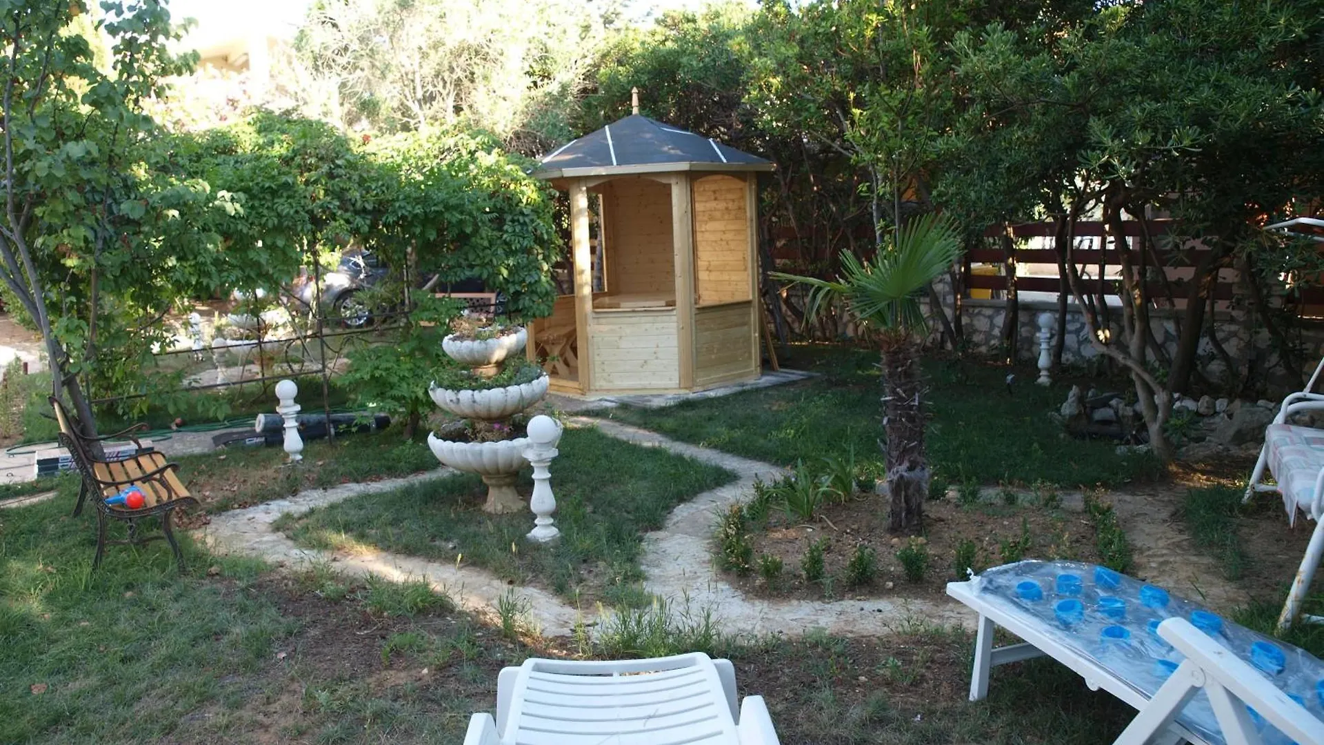 Appartement Villa Dalibor wellness, 2 jacuzzies, sauna, parking, grill, observatory, Mediterranean garden Nin Kroatië